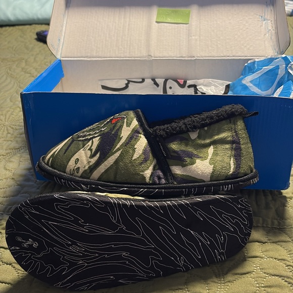 XS RIPNDIP Tiger Nerm House Slippers - Picture 3 of 5